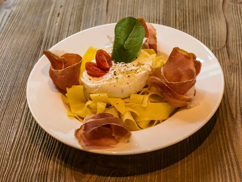 pates-fraiches-burrata-jambon