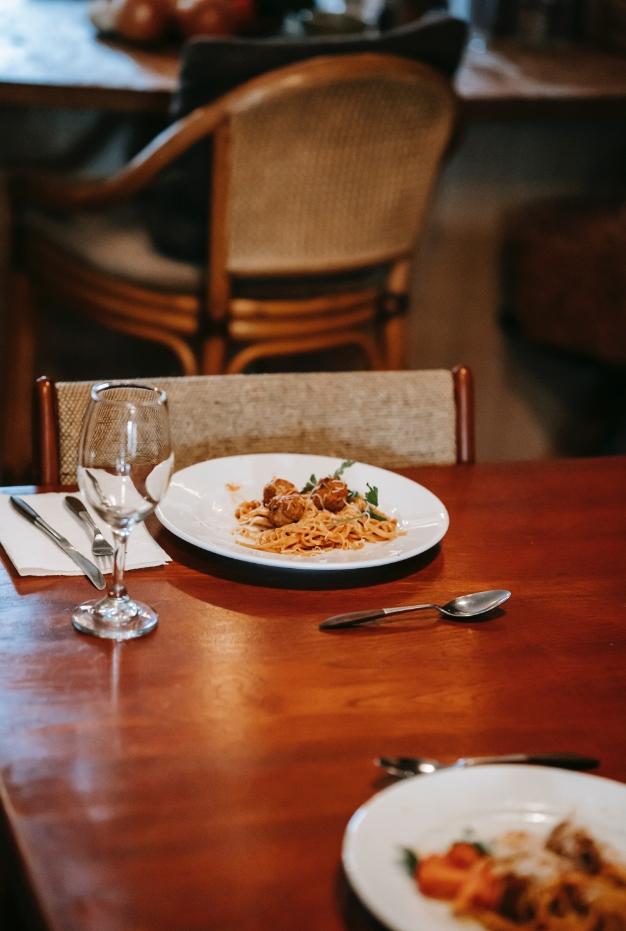 plats-italiens-table-restaurant